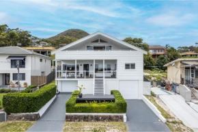 21 Victor Parade stunning holiday house with water views air conditioning and WiFi